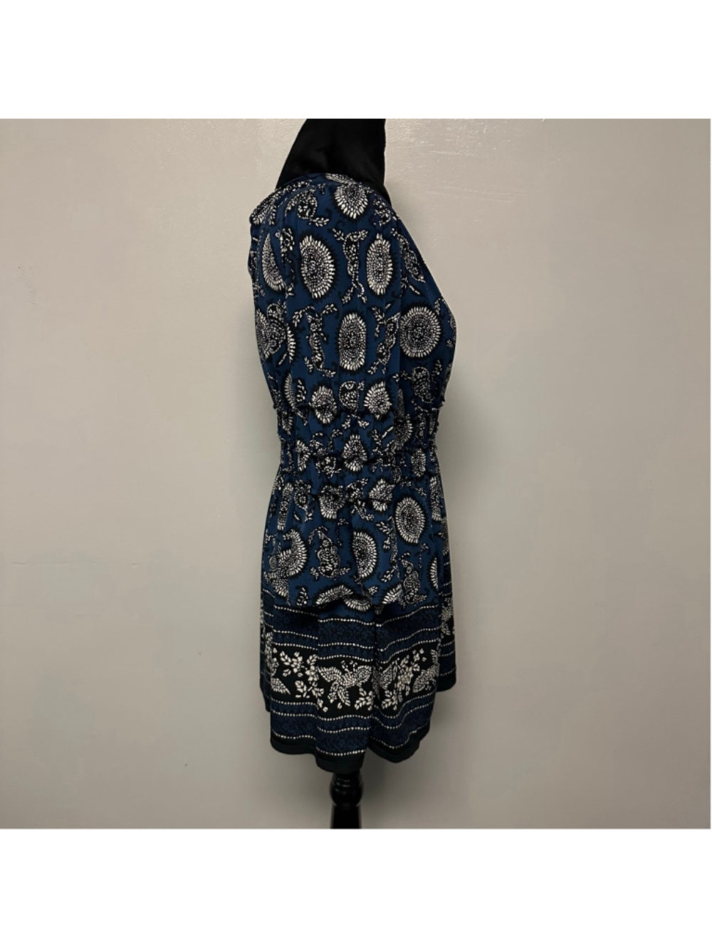 Max Studio Blue White Floral Tunic Top Size Medium cinched waist Bell sleeve - Picture 3 of 10